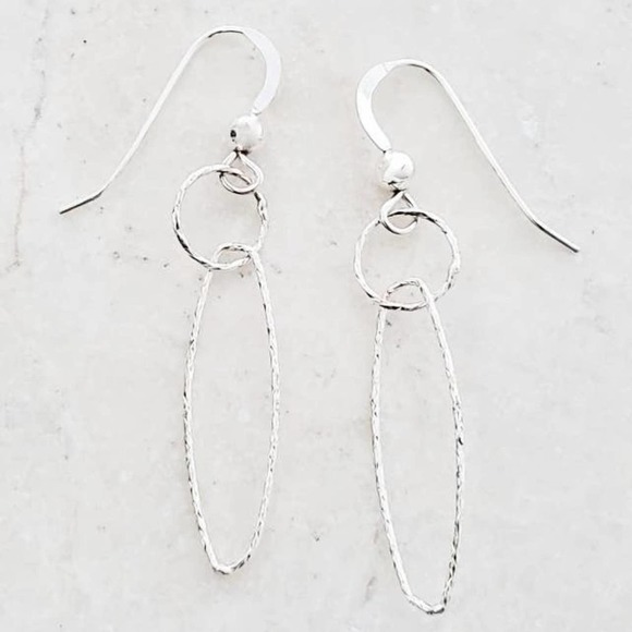 Sterling Silver Diamond Cut Interlocking Circle Oval Loop Earrings - Picture 1 of 3